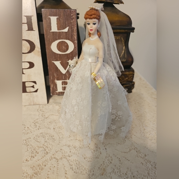 Elegant Barbie Bridal Music box Figurine with White Lace Dress - Picture 1 of 8